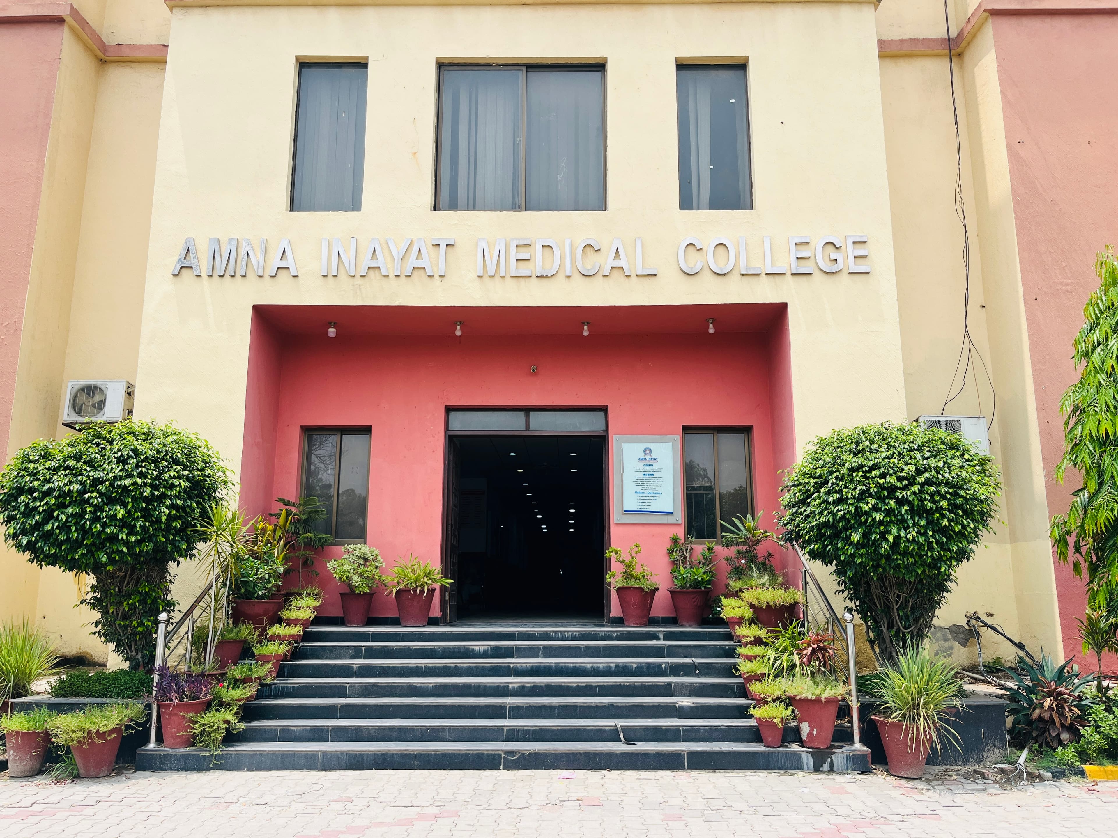 Amna Inayat Medical College